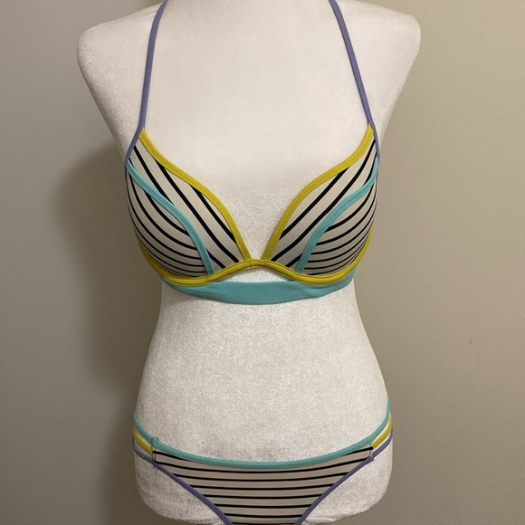 Victoria Secret Bikini Set EUC - Picture 2 of 11